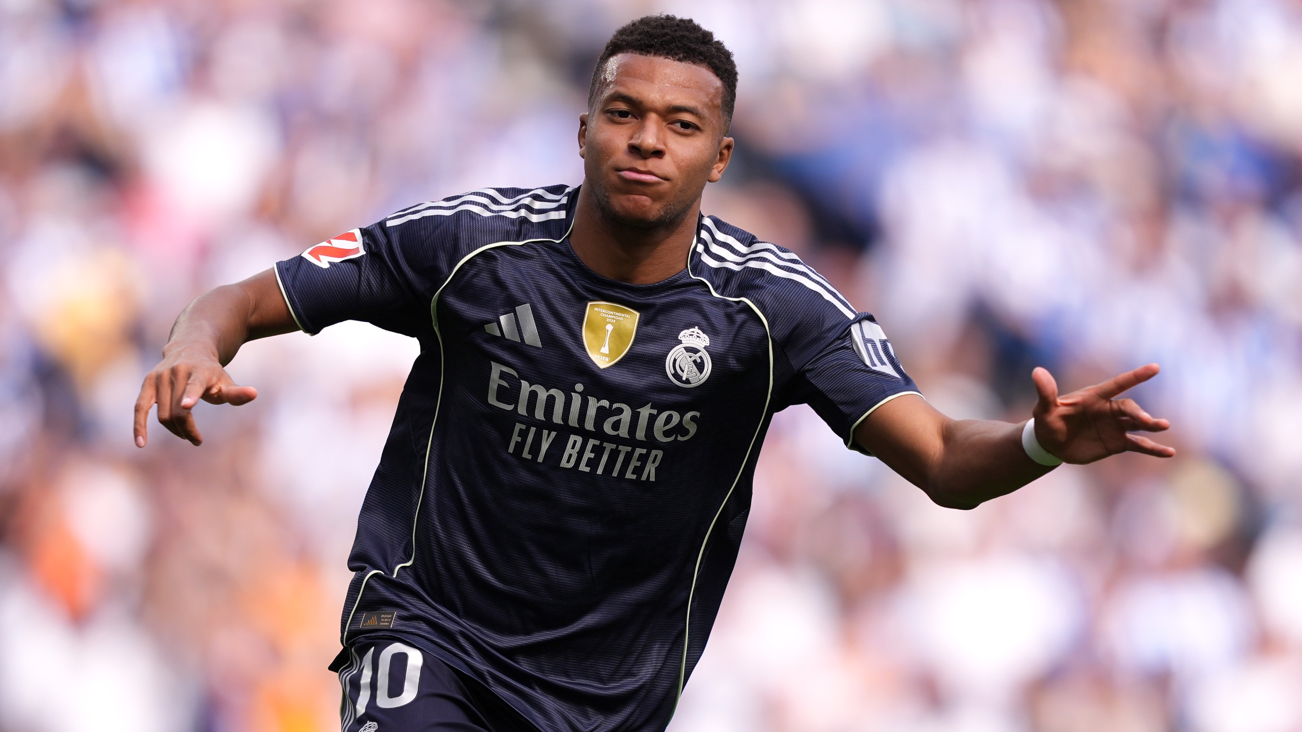 体育精神，霍伊伦祝贺麦克托米奈和苏格兰晋级世界杯