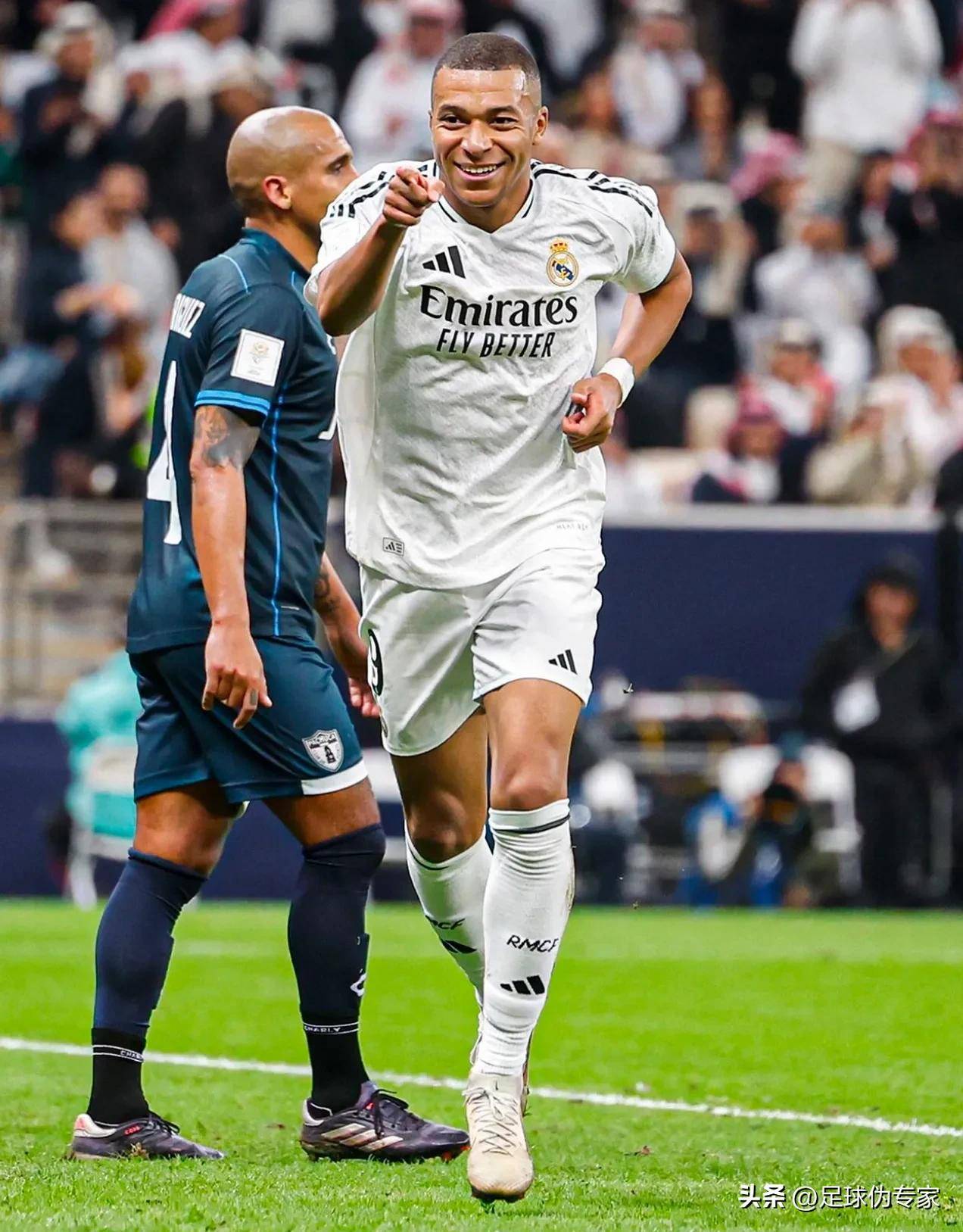 迈阿密国际vs温哥华白浪：梅西PK穆勒；苏亚雷斯替补