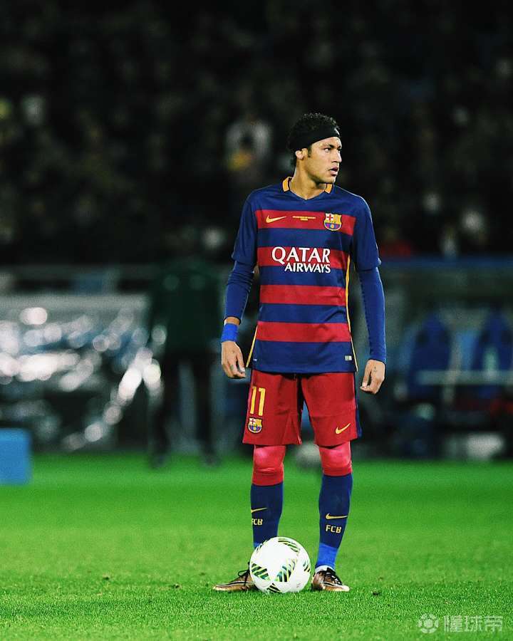 佐拉：当年有幸和马拉多纳一起练习任意球，让我能力明显提升