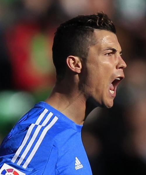 杜兰特中投精准，全场欢呼