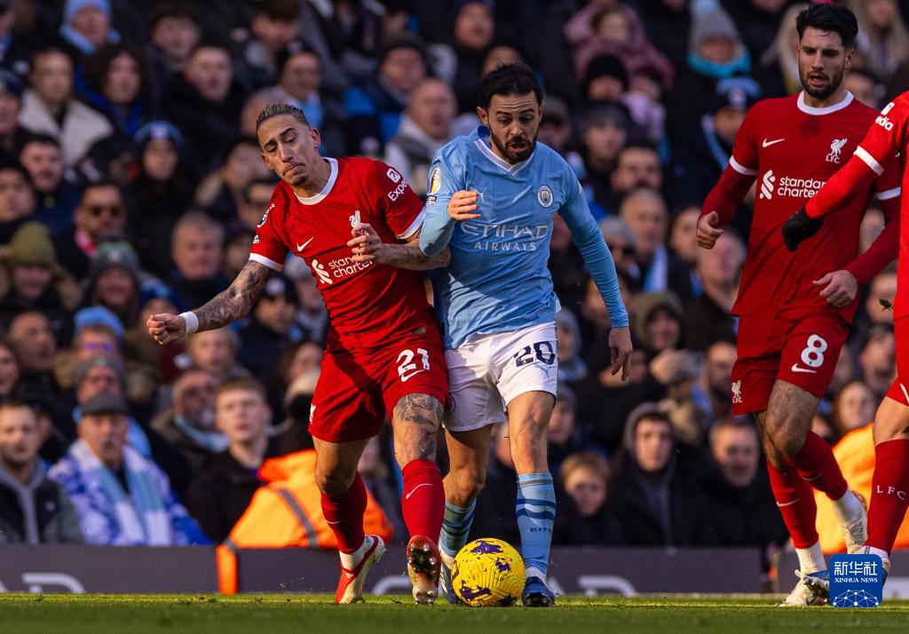 人盯人战术，一段萨利巴紧逼凯恩的短视频走红网络